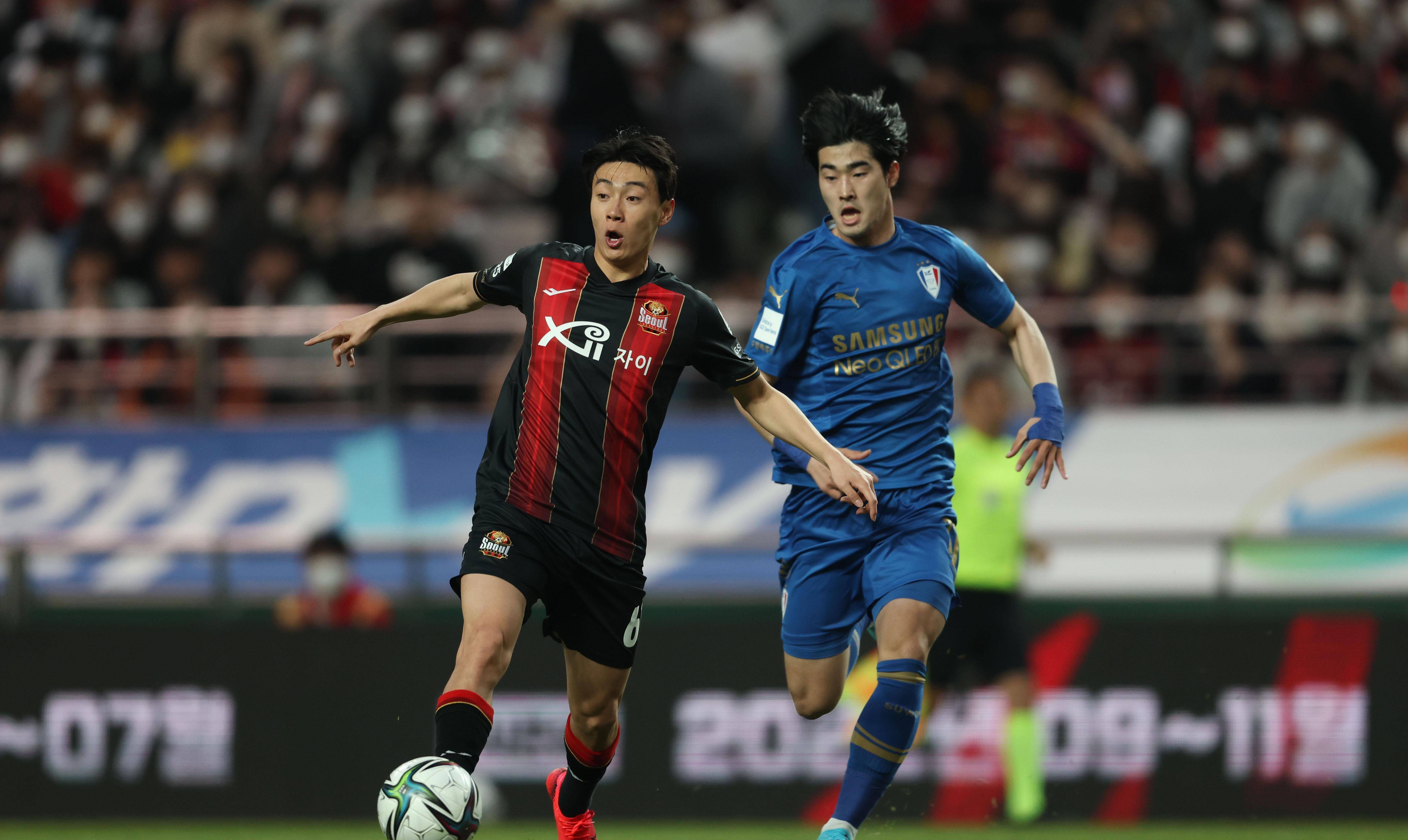 热闹足球场！球队在比赛中崭露头角