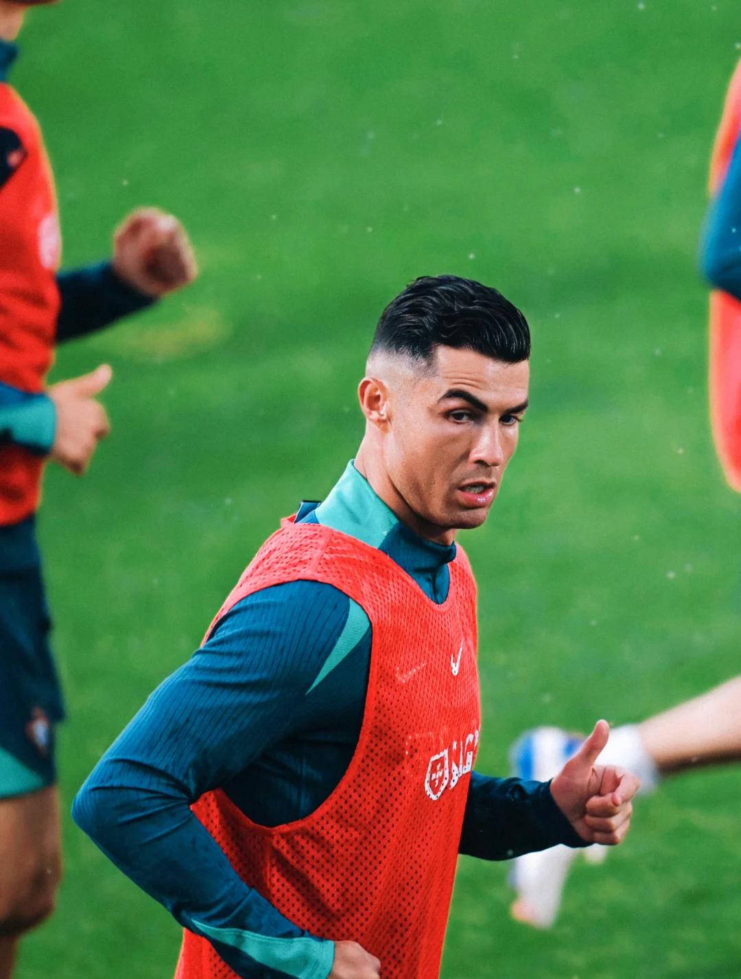 葡萄牙队员职业生涯辉煌卓越表现令人瞩目的简单介绍